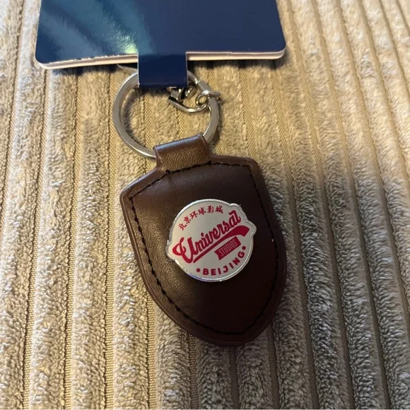 Universal Studios Beijing Logo Keychain Brown Leather New - Picture 3 of 6